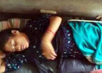 महिलामाथि चितुवाको आक्रमण, छोरी बचाउन पाँच मिनेटसम्म जुधिन् आमा