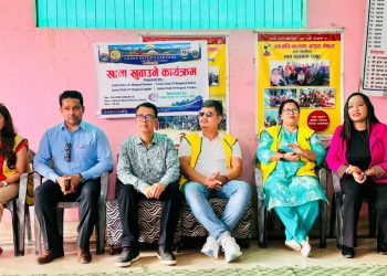 आमाको माया छात्रावासका विद्यार्थीलाई लायन्स क्लबले खाना खुवायो
