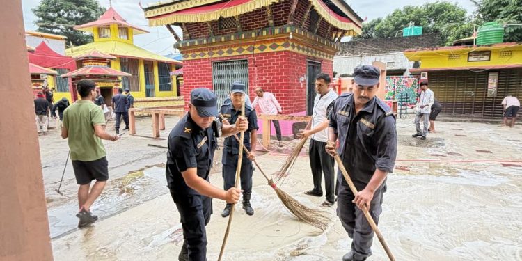 प्रहरी दिवसको अवसरमा बिन्दवासिनी मन्दिर परिसरमा सरसफाइ